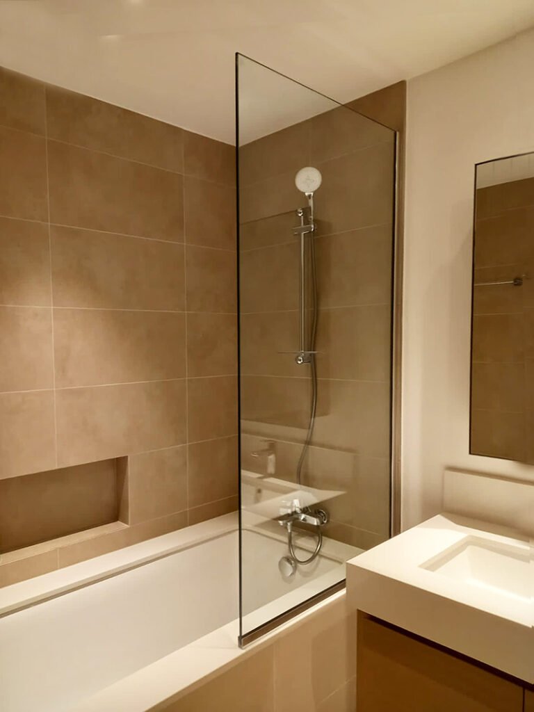 bathtub glass panel
