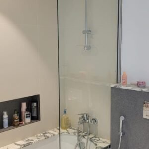 Bathtube shower glass panel